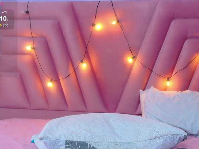 horny18girl's BongaCams show and profile