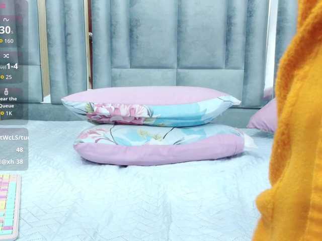 horny18girl's BongaCams show and profile