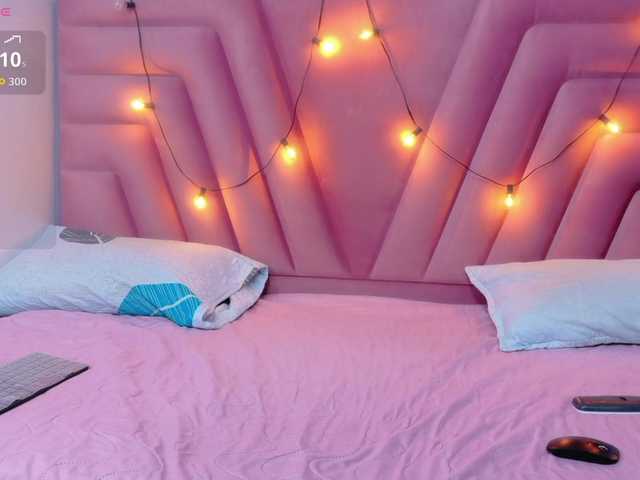 horny18girl's BongaCams show and profile