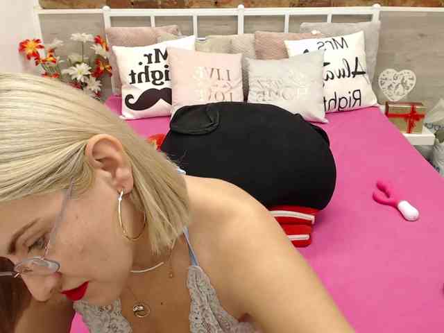 AmyAmandaX webcam