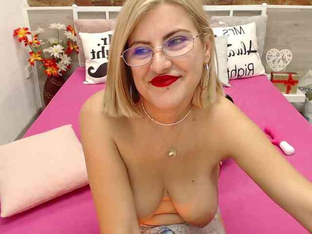 AmyAmandaX webcam