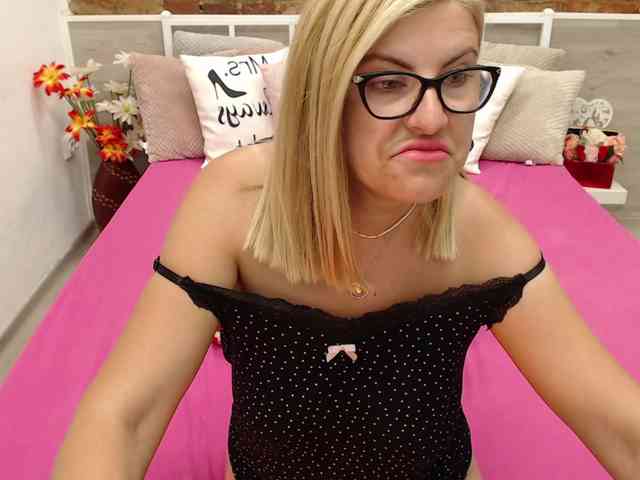 AmyAmandaX webcam