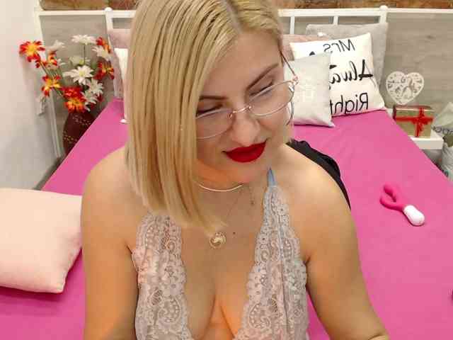 AmyAmandaX webcam