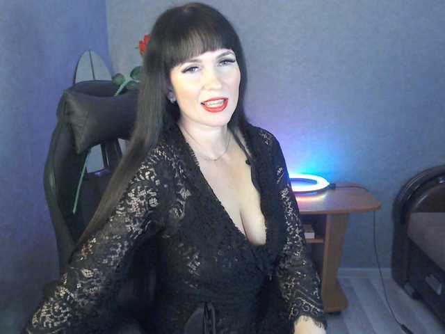 LindaElosiMilf's BongaCams show and profile