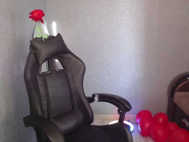 LindaElosiMilf's BongaCams show and profile