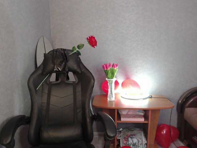 LindaElosiMilf's BongaCams show and profile