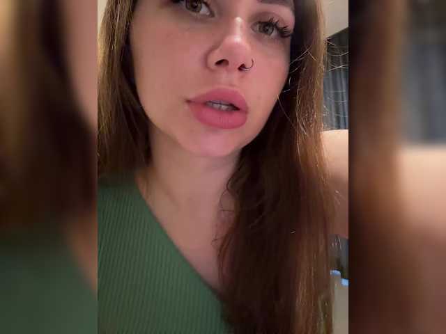  -LeiaProseccina- chat room