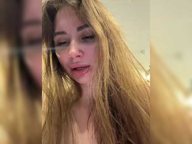  -LeiaProseccina- chat room
