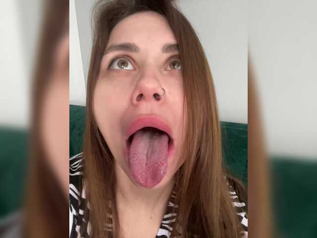 -LeiaProseccina-'s BongaCams show and profile