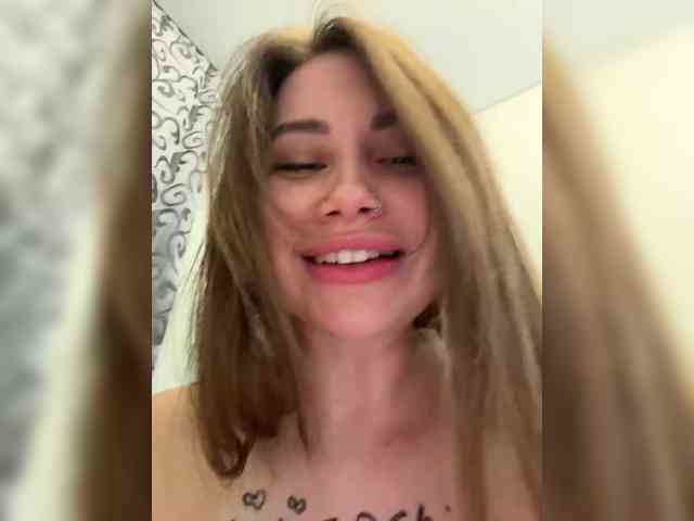 strip webcam Girls-Leia