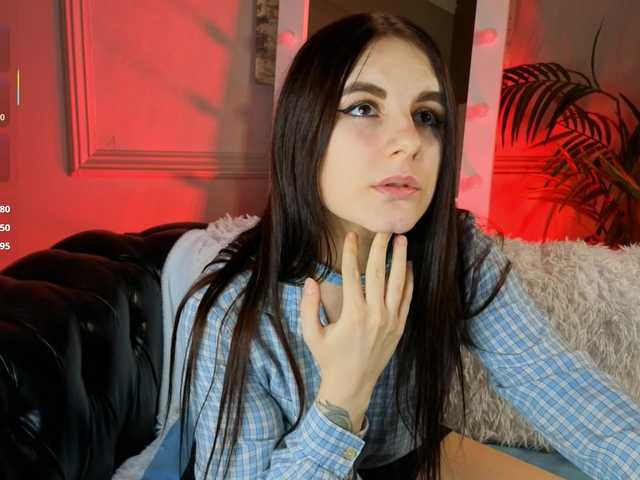 KellyMiller's BongaCams show and profile