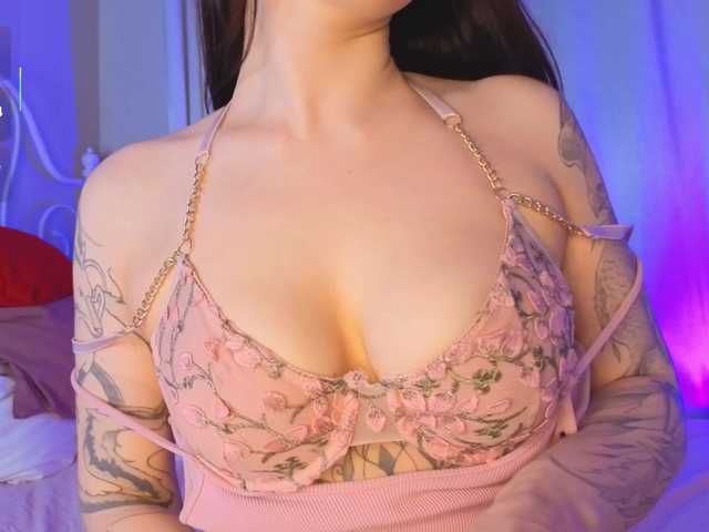 KellyMiller's BongaCams show and profile