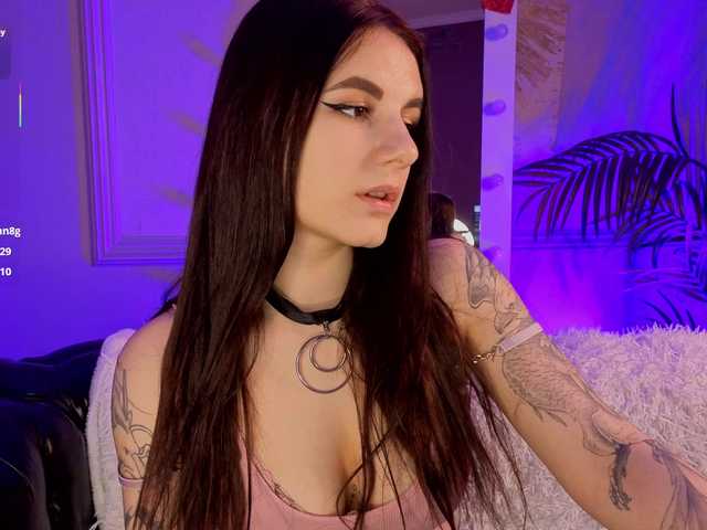 KellyMiller's BongaCams show and profile