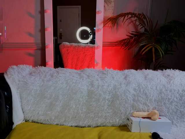 KellyMiller's BongaCams show and profile