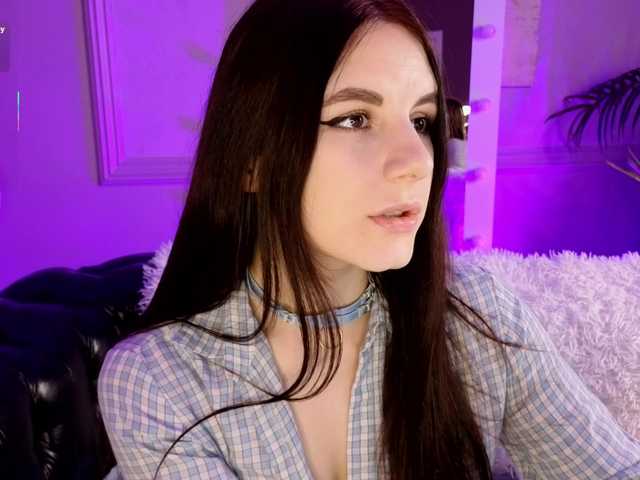 KellyMiller's BongaCams show and profile