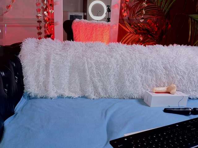 KellyMiller's BongaCams show and profile