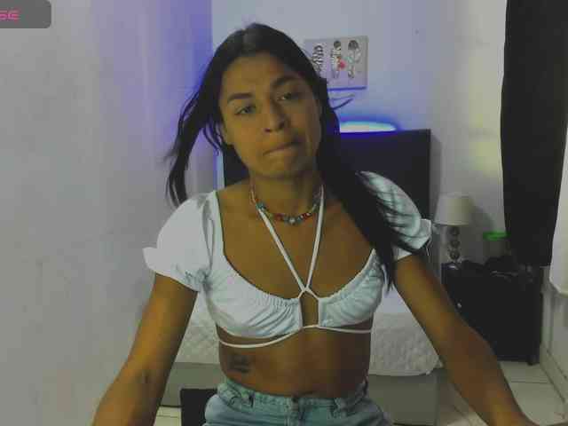 issa-kitty Live Webcam on BongaCams
