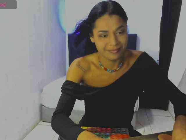 issa-kitty Live Webcam on BongaCams