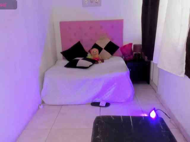 issa-kitty Live Webcam on BongaCams
