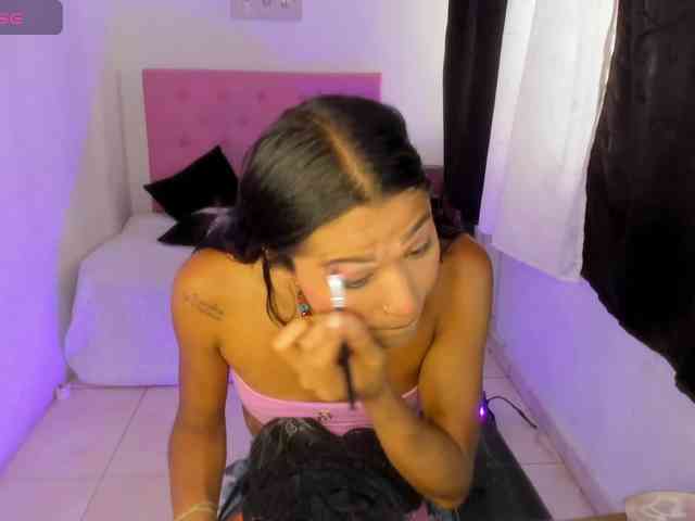 issa-kitty Live Webcam on BongaCams