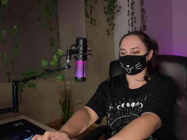 YourSweetPeach webcam