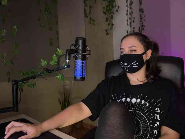 YourSweetPeach webcam