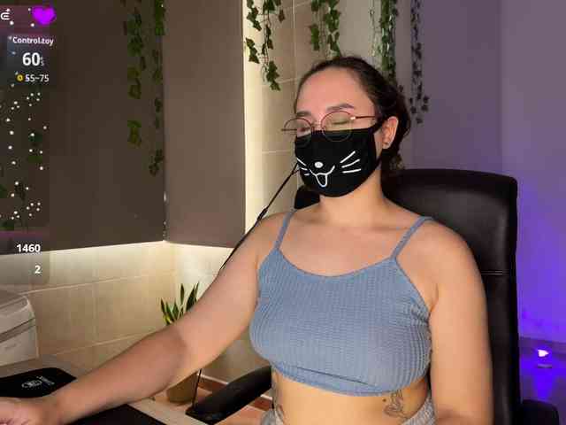 YourSweetPeach webcam
