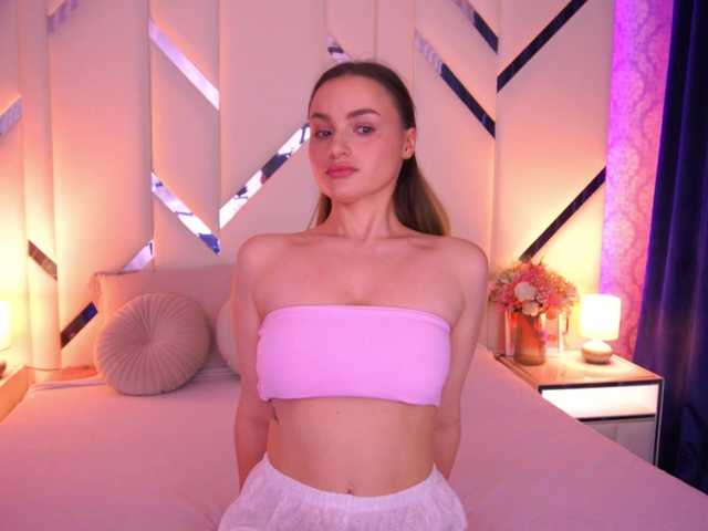 FloraGreys's BongaCams show and profile