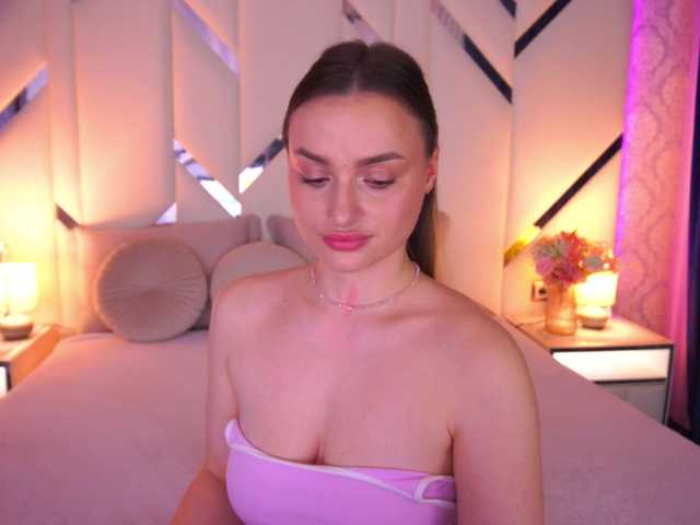 FloraGreys's BongaCams show and profile