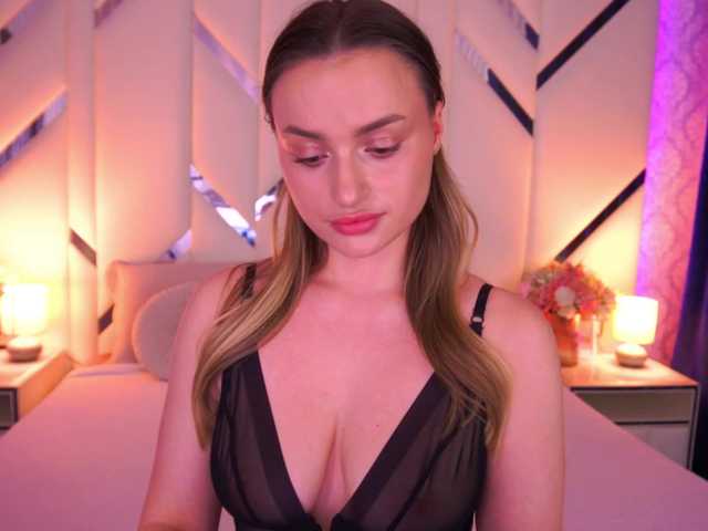 FloraGreys's BongaCams show and profile