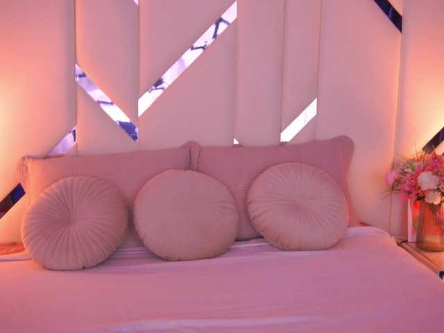 FloraGreys's BongaCams show and profile