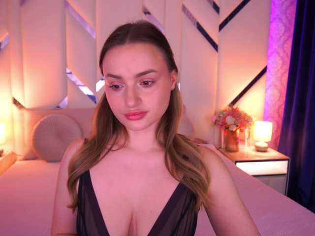 FloraGreys's BongaCams show and profile