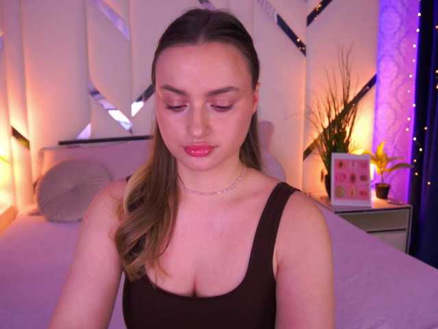 FloraGreys's BongaCams show and profile