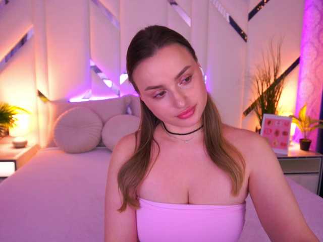 FloraGreys's BongaCams show and profile