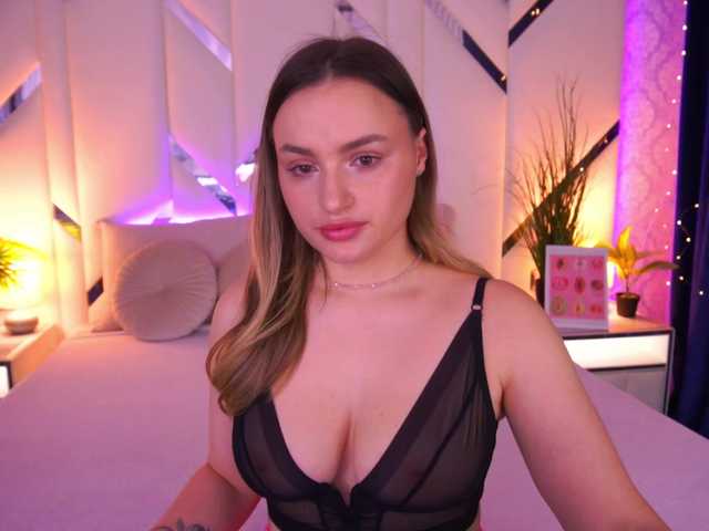 FloraGreys's BongaCams show and profile