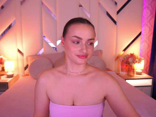 FloraGreys's BongaCams show and profile