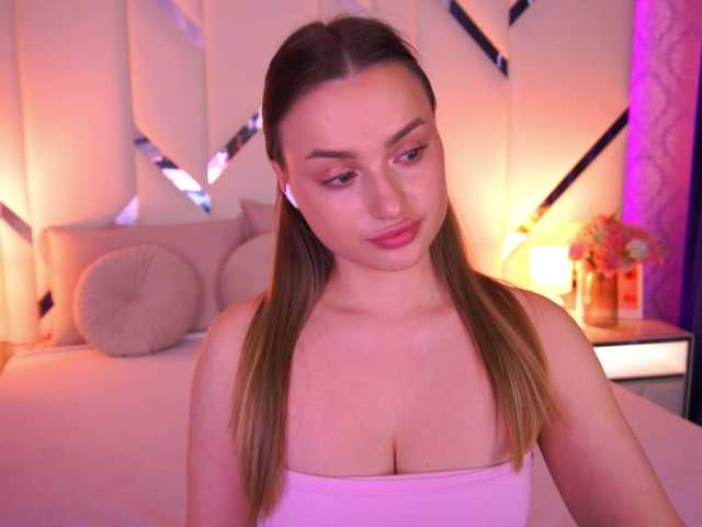 FloraGreys's BongaCams show and profile