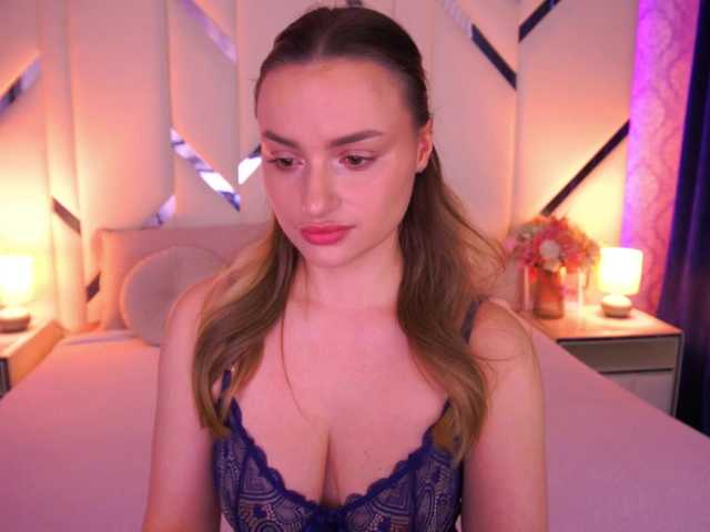 FloraGreys's BongaCams show and profile