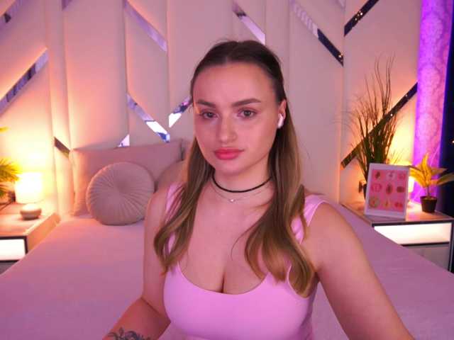 FloraGreys's BongaCams show and profile