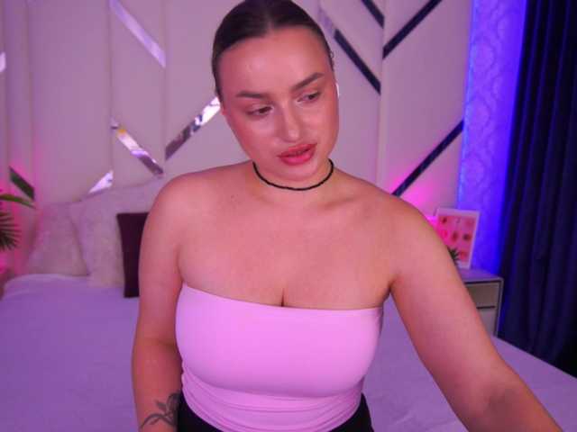 FloraGreys from BongaCams