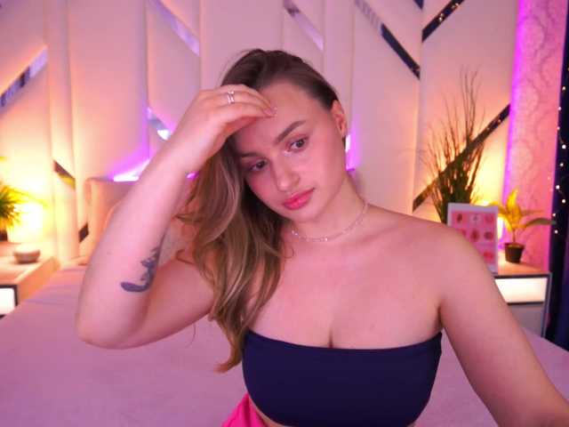 FloraGreys's BongaCams show and profile