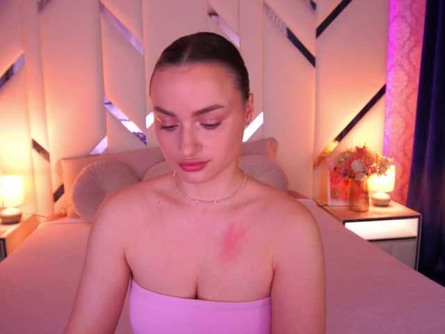 FloraGreys's BongaCams show and profile