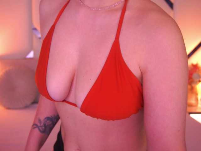FloraGreys's BongaCams show and profile