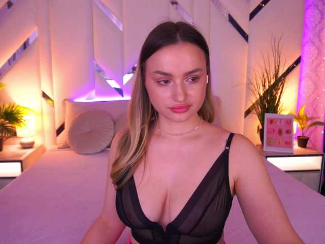FloraGreys's BongaCams show and profile