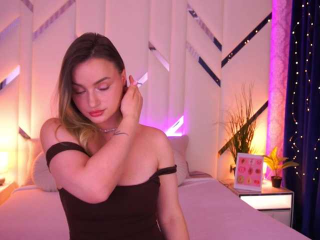 FloraGreys's BongaCams show and profile