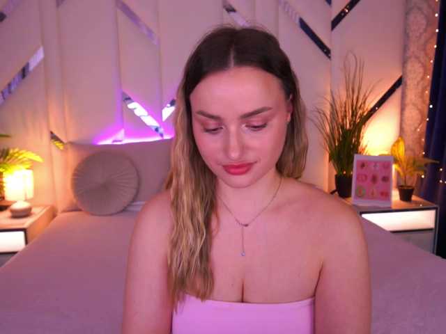 FloraGreys's BongaCams show and profile