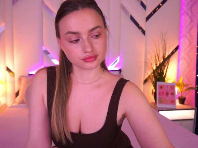 FloraGreys's BongaCams show and profile