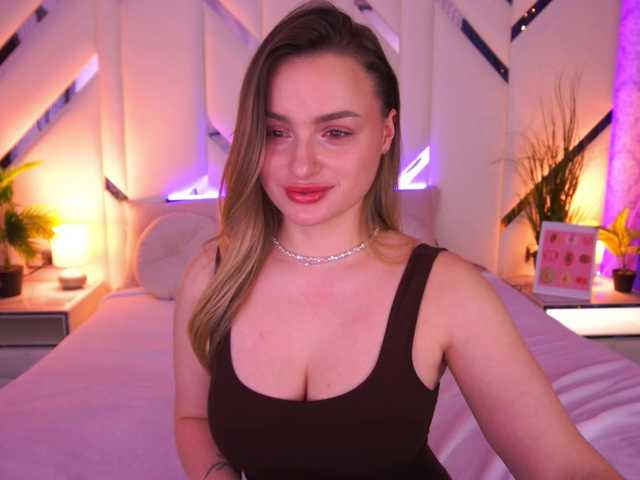 FloraGreys's BongaCams show and profile