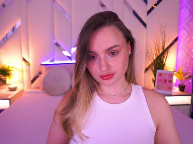 FloraGreys's BongaCams show and profile