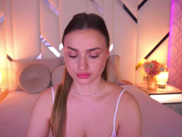 FloraGreys's BongaCams show and profile